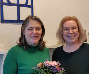 Martina Fisser (rechts) freut sich, dass Silja Ostermann das Team der Diakonie im Oldenburger Münsterland verstärkt. Foto: Diakonie Oldenburger Münsterland