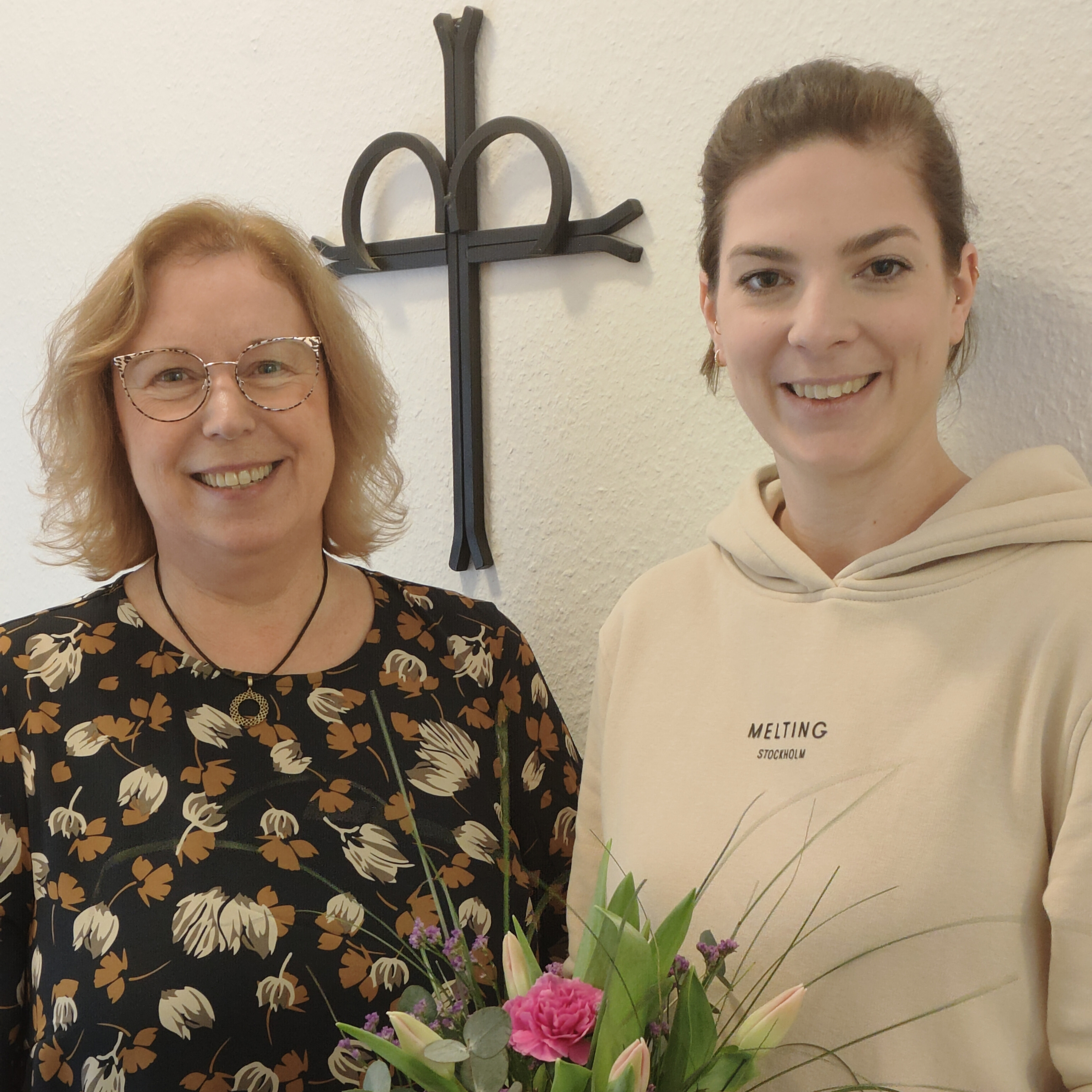 Martina Fisser begrüßt Andrea Tegenkamp als neue Mitarbeiterin in der Schuldnerberatung der Diakonie in Vechta. Foto: DW Oldenburger Münsterland